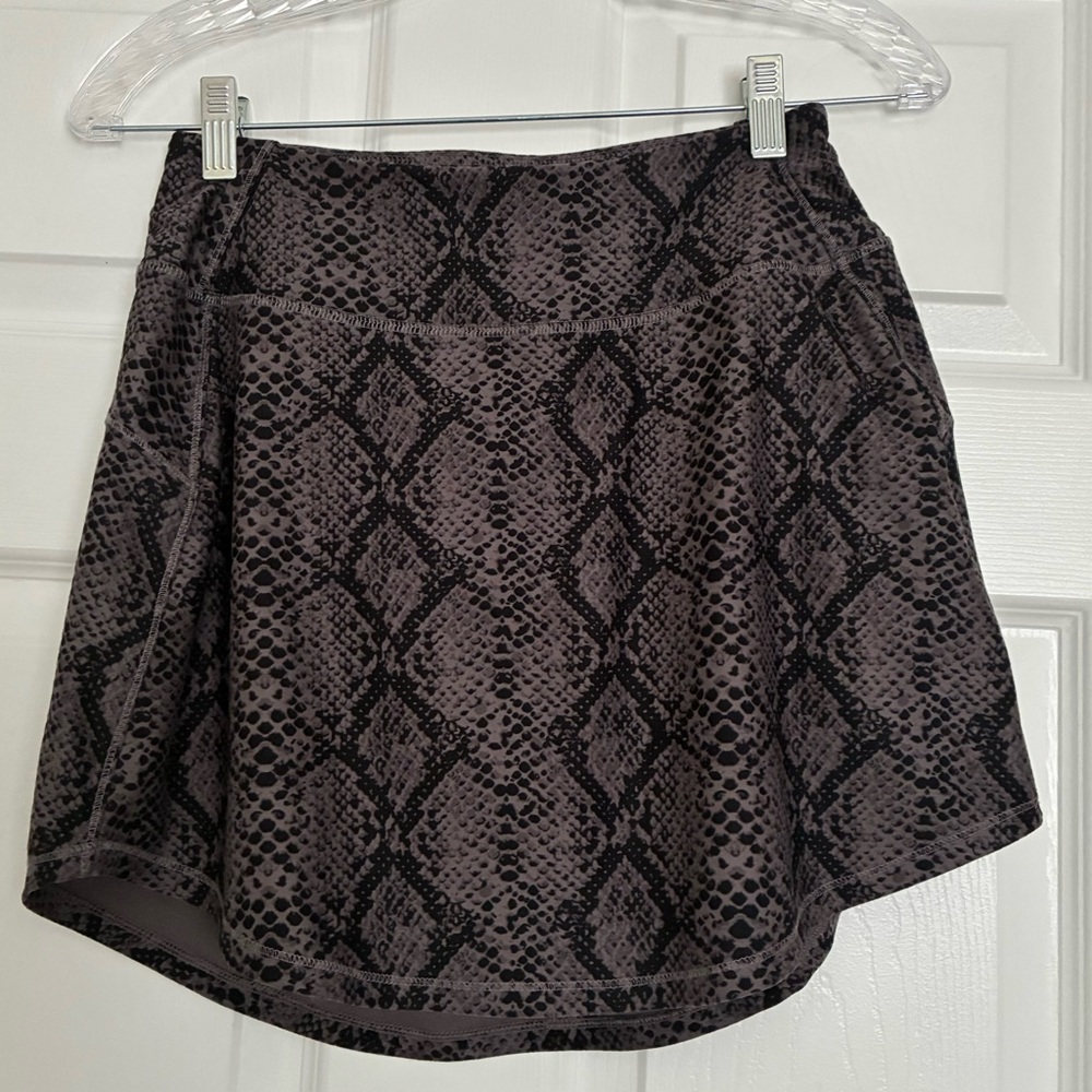 DSG Black and Gray Patterned Skirt/Shorts